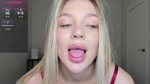 sarahphyllis online show from December 20, 2025, 9:22 pm