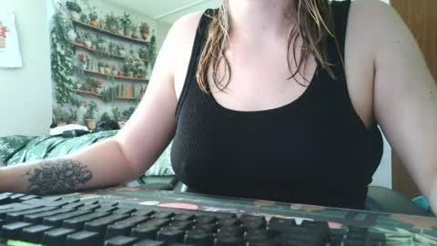 Snapshot of sarahpmummy chatting on July 5, 2026, 8:27 pm Sarah online show from July 5, 2026, 8:27 pm
