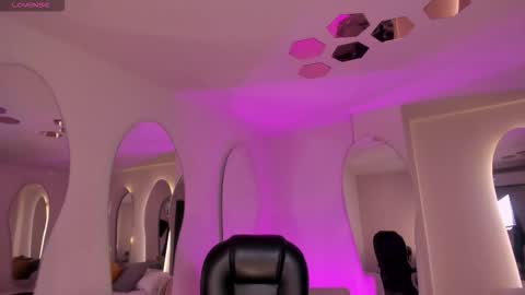 Sarah Rhodes online show from January 16, 2026, 11:47 am