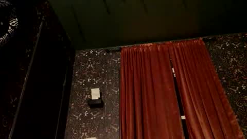 sarahsweetie17 online show from October 13, 2025, 2:55 am