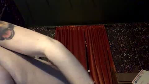 sarahsweetie17 online show from October 31, 2025, 3:40 am