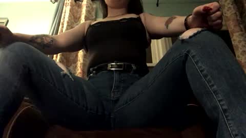 sarahsweetie17 online show from November 24, 2025, 3:28 am