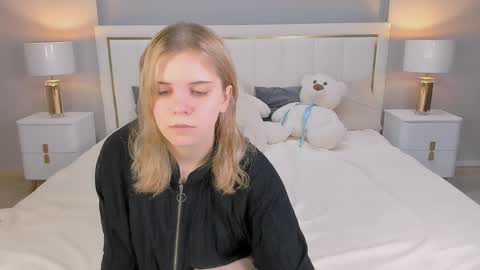 sarahwantslove online show from March 27, 2026, 8:30 pm