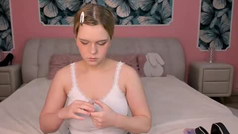 sarahwantslove online show from April 18, 2026, 9:15 pm