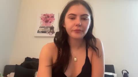 SarahxOliver online show from December 31, 2024, 3:42 pm