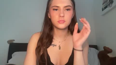 SarahxOliver online show from December 3, 2025, 5:55 pm