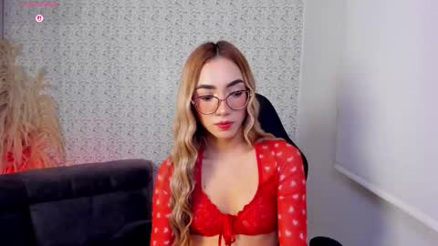 Sara jones   online show from December 2, 2025, 4:02 pm