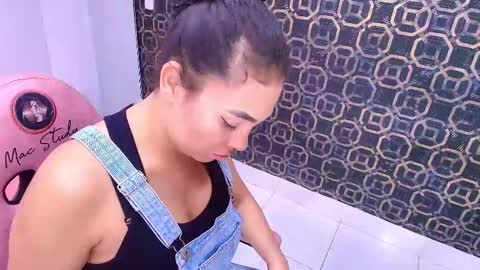 Sara  online show from February 24, 2025, 11:54 am