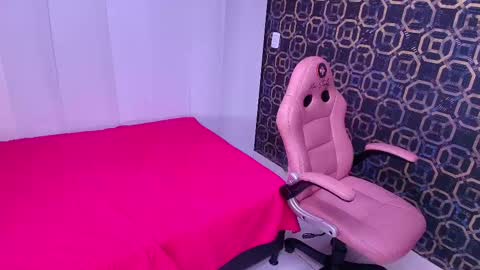 Sara  online show from March 5, 2025, 12:00 pm