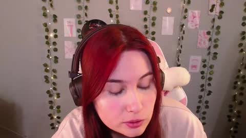 Snapshot of sarakinski chatting on December 22, 2025, 1:19 pm Sara online show from December 22, 2025, 1:19 pm