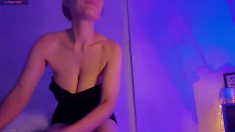 Sara online show from December 10, 2024, 1:54 am