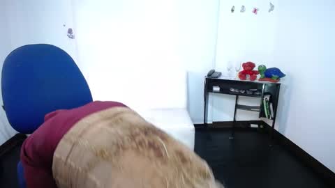 Saraloves online show from December 23, 2024, 5:22 pm