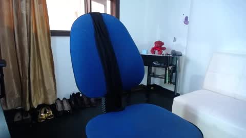 Saraloves online show from January 30, 2025, 2:25 pm