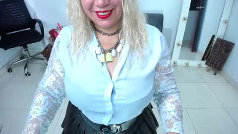 Saraloves online show from October 14, 2025, 1:12 pm