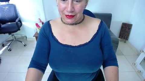 Saraloves online show from November 9, 2025, 4:27 pm