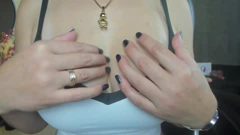 saramilf_69 online show from October 31, 2025, 2:07 pm