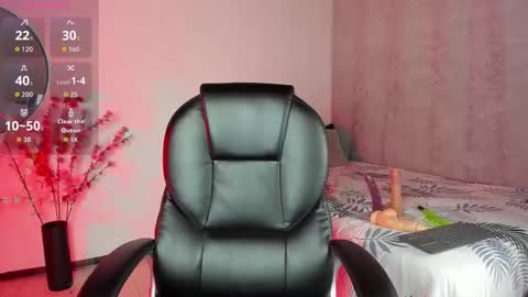 saramilf_69 online show from November 21, 2025, 1:43 pm