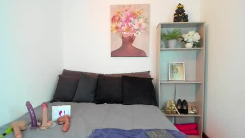 saramilf_69 online show from April 23, 2026, 4:35 am