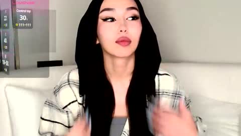 Mia online show from December 11, 2024, 7:53 am