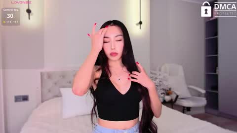 Mia online show from September 25, 2025, 9:02 am