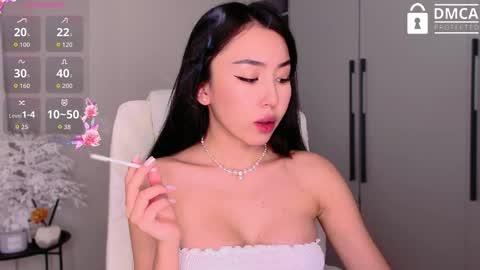 Mia online show from October 1, 2025, 6:52 am