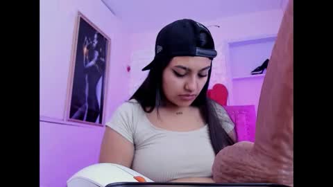 sarastonesx online show from September 25, 2025, 11:36 am