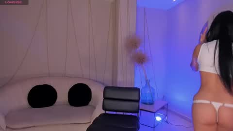 Sara Winstone online show from February 27, 2025, 8:42 pm