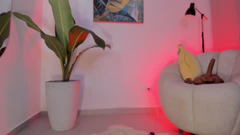 Sara Winstone online show from November 7, 2025, 11:16 pm