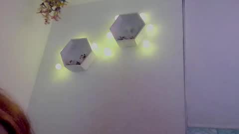 Saray  online show from November 18, 2025, 4:17 am