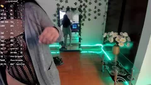 saray__jones online show from February 6, 2025, 12:48 pm