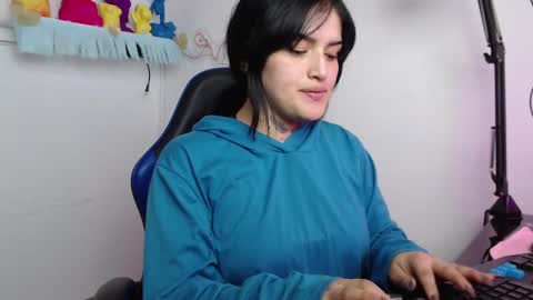 Sari  online show from October 8, 2025, 10:13 am