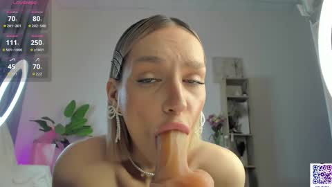 Your Selena 3 online show from March 8, 2026, 3:10 am