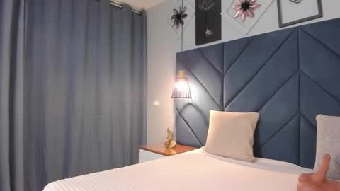 Sara  online show from November 26, 2025, 4:02 am