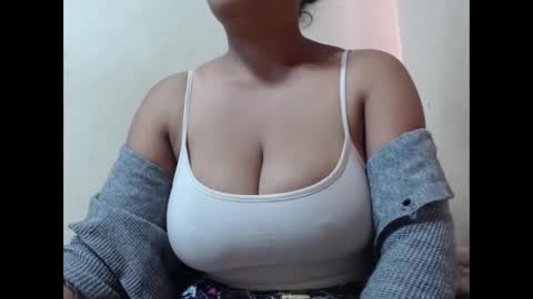 saronette online show from October 13, 2025, 5:51 am