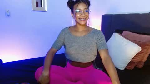 sasha_bowei online show from October 19, 2025, 2:01 am