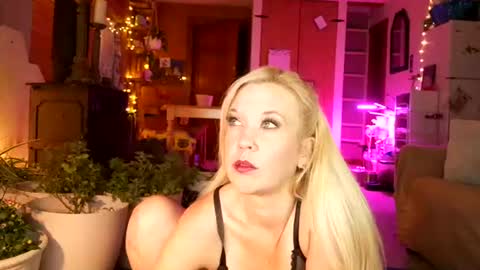 Snapshot of sasha_love__ chatting on June 14, 2026, 2:24 am sasha_love__ online show from June 14, 2026, 2:24 am