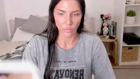 Sasha Miro online show from September 12, 2025, 2:11 am