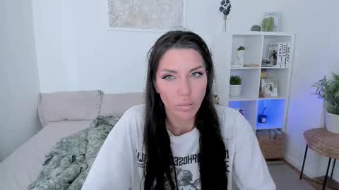 Sasha Miro online show from September 19, 2025, 2:02 am