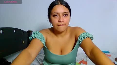 Camila online show from April 16, 2026, 9:39 pm