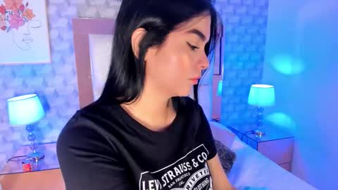 Snapshot of sasha_sims chatting on October 22, 2025, 1:11 pm Camila online show from October 22, 2025, 1:11 pm