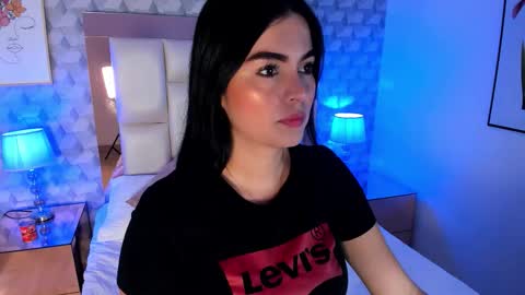 Snapshot of sasha_sims chatting on November 21, 2025, 11:31 am Camila online show from November 21, 2025, 11:31 am