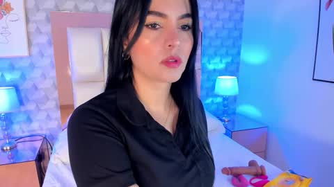 Snapshot of sasha_sims chatting on December 4, 2025, 11:30 am Camila online show from December 4, 2025, 11:30 am