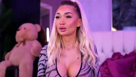 Dennise online show from September 20, 2025, 6:20 pm