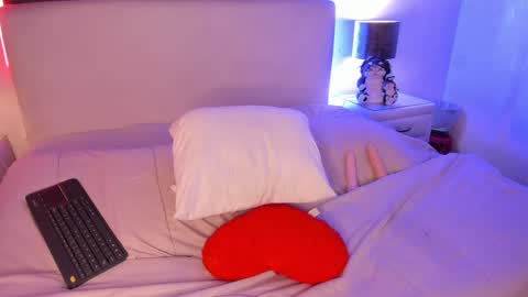 selene  online show from February 23, 2025, 1:02 am