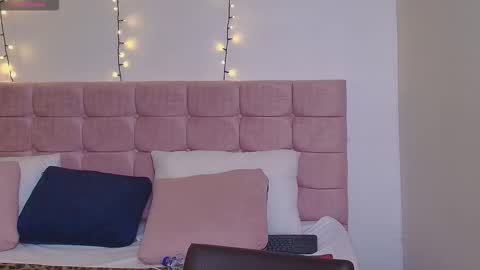 S A S H A R O S E online show from September 19, 2025, 12:17 pm