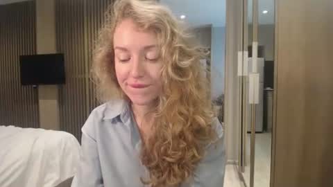 Sasha online show from October 16, 2025, 6:14 am