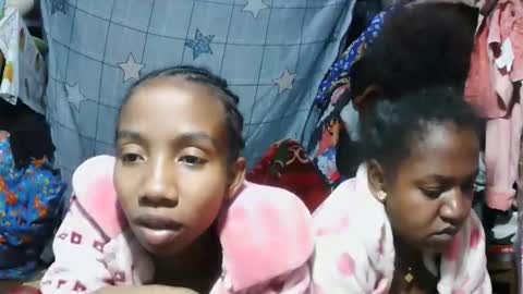 sasivia08 online show from April 20, 2026, 11:28 pm