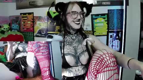 Snapshot of sassi_blondi chatting on April 29, 2026, 2:54 pm Ivy online show from April 29, 2026, 2:54 pm
