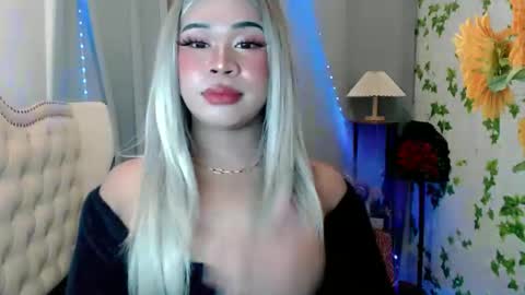 sassy_tinaxx online show from December 22, 2025, 9:28 am