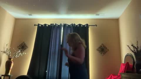 sassyhotwife00 online show from June 16, 2026, 7:05 pm
